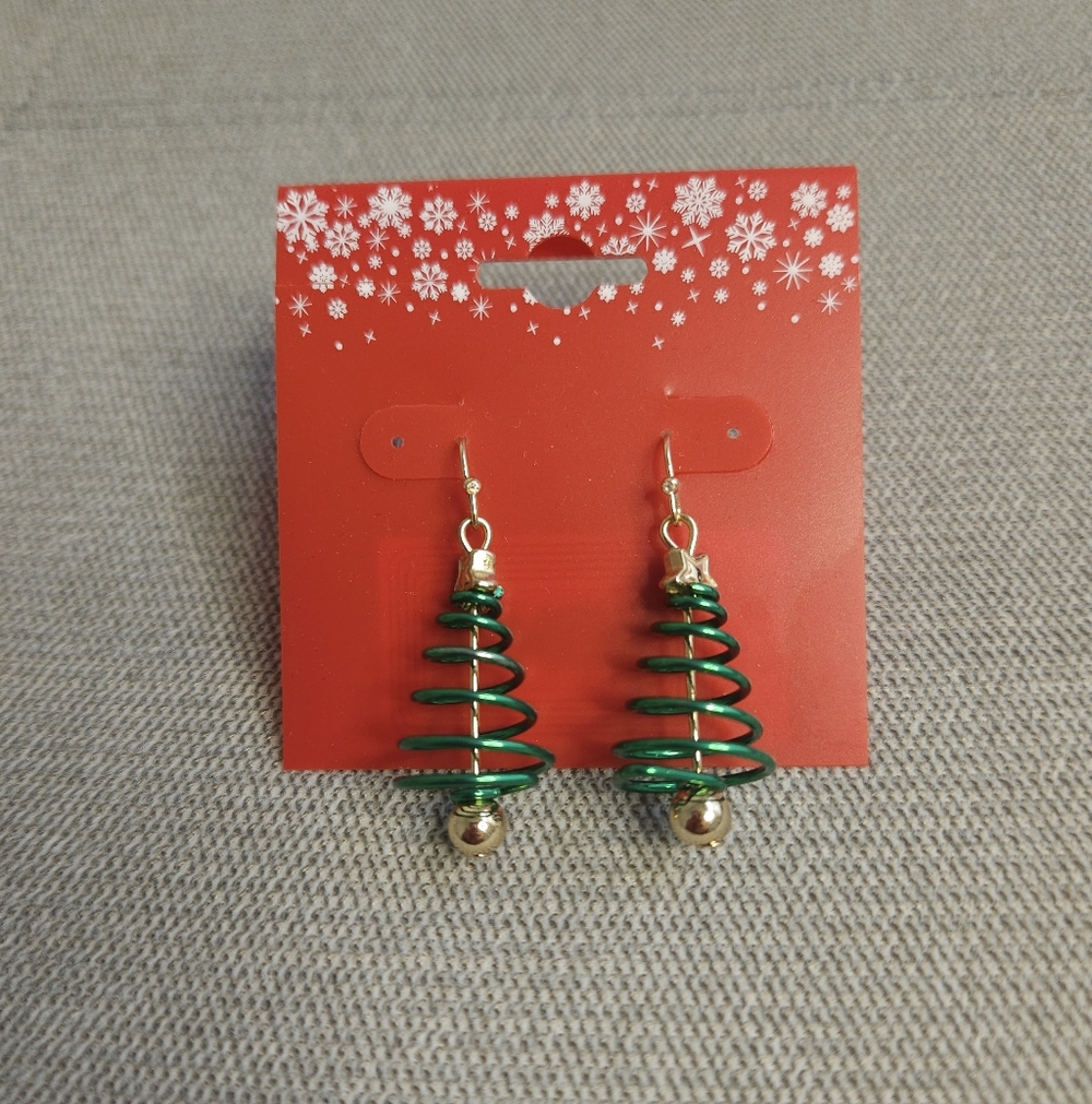 NWT Festive Green and Gold Christmas Tree Earrings